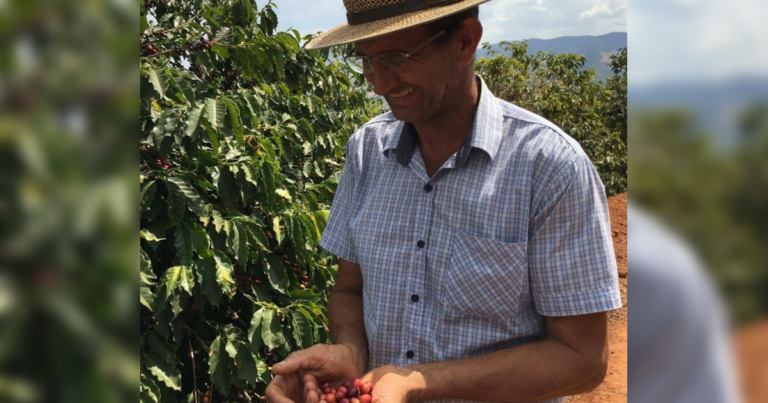 Produtor rural vende saca de café por R$ 9 mil